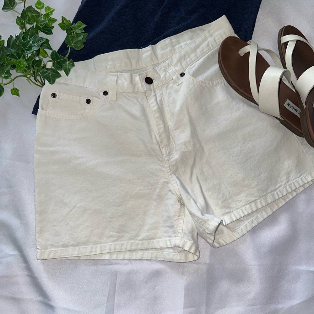 Elegant White Women's Shorts